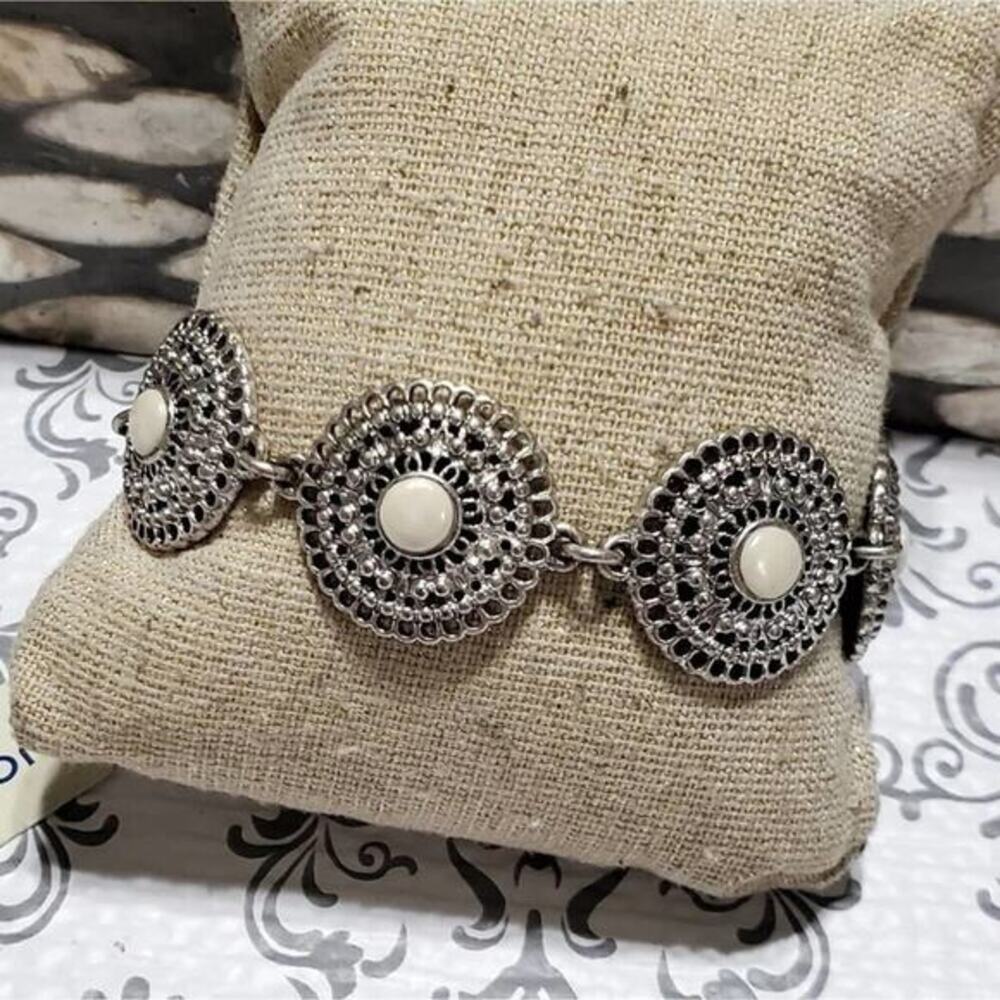 Lucky Brand Silver Tone Cream Cabochon Medallion‎ Link Bracelet NWT